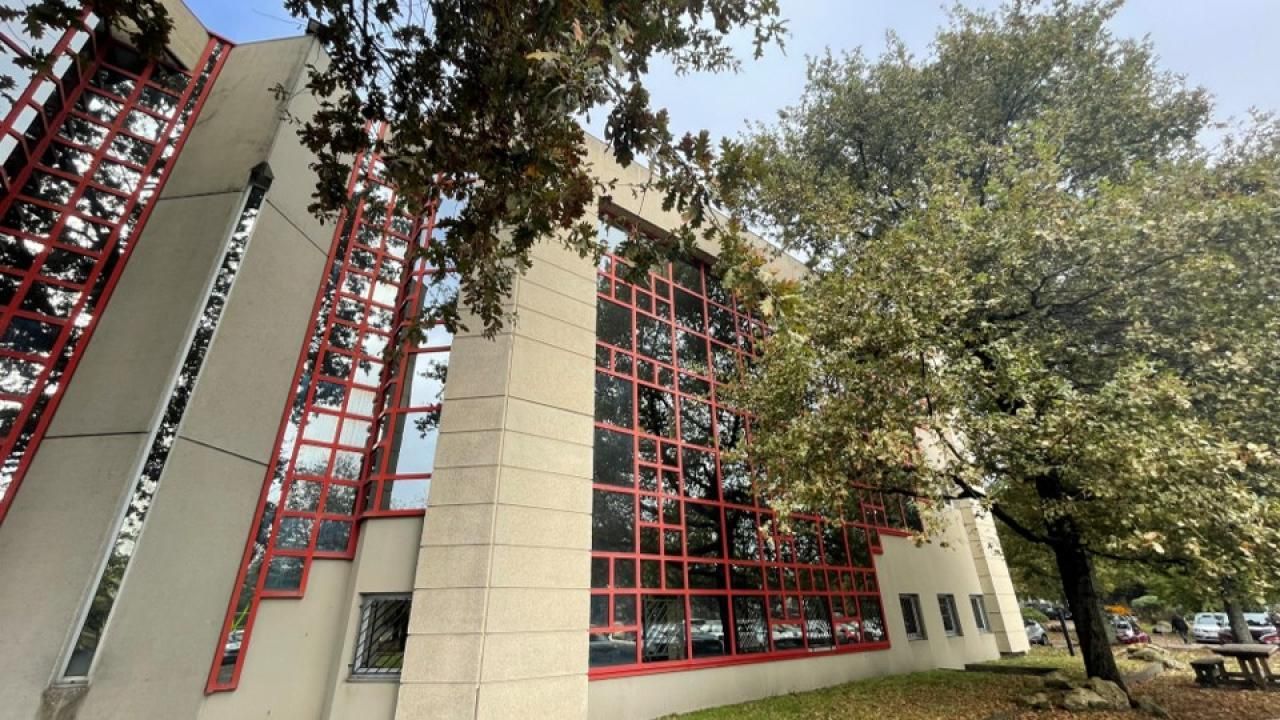 1038.89 m² pour ce bureaux en location à Pessac