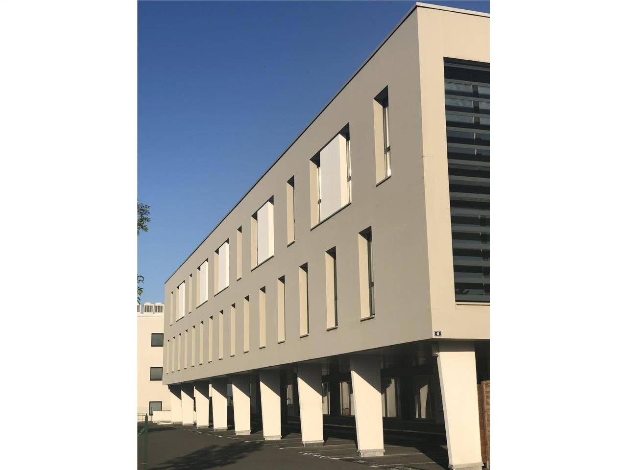 455.6 m² pour ce bureaux en location à Saint-gregoire