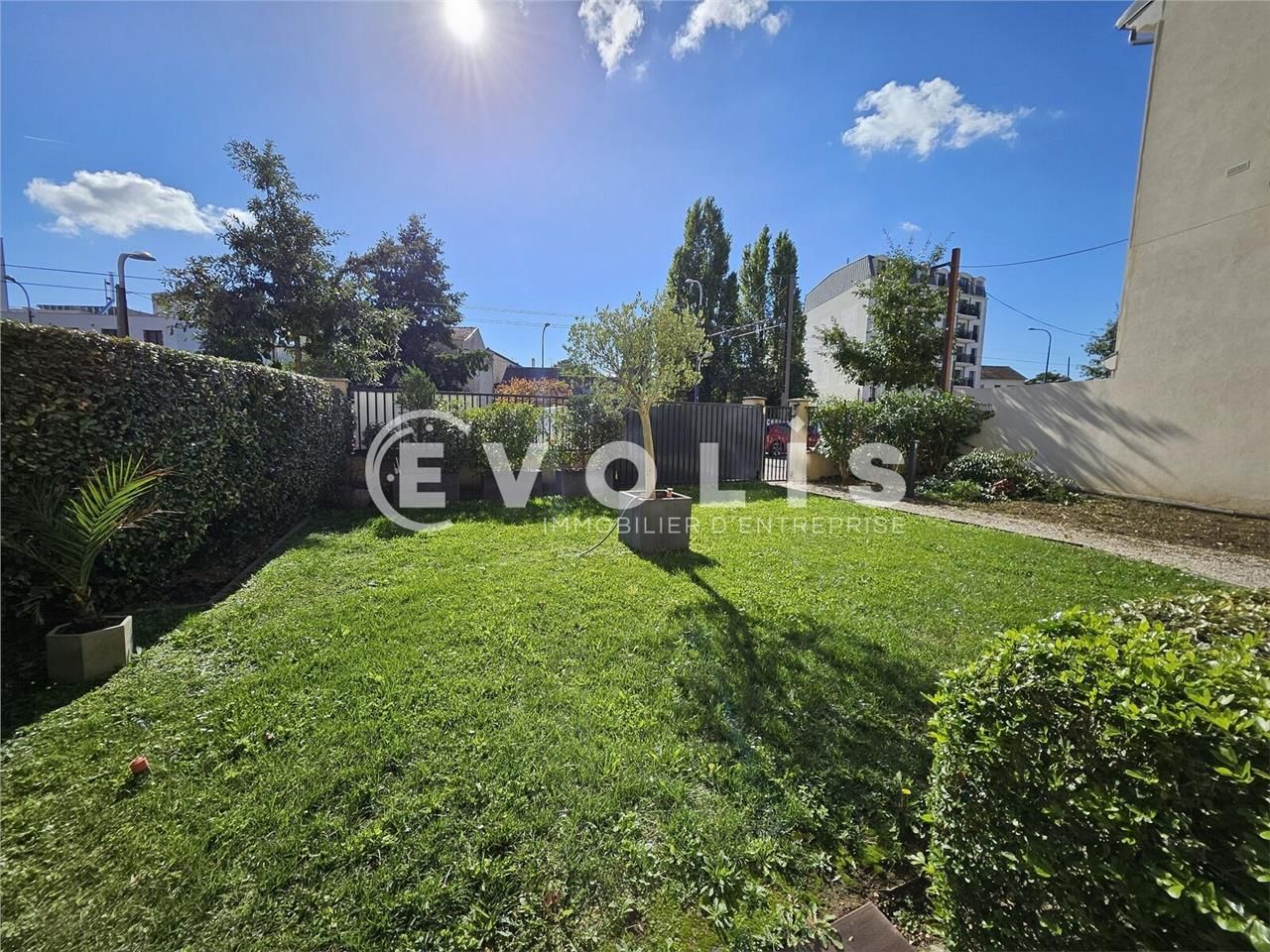 À Clamart, à deux pas du tramway T6 « Soleil Leva