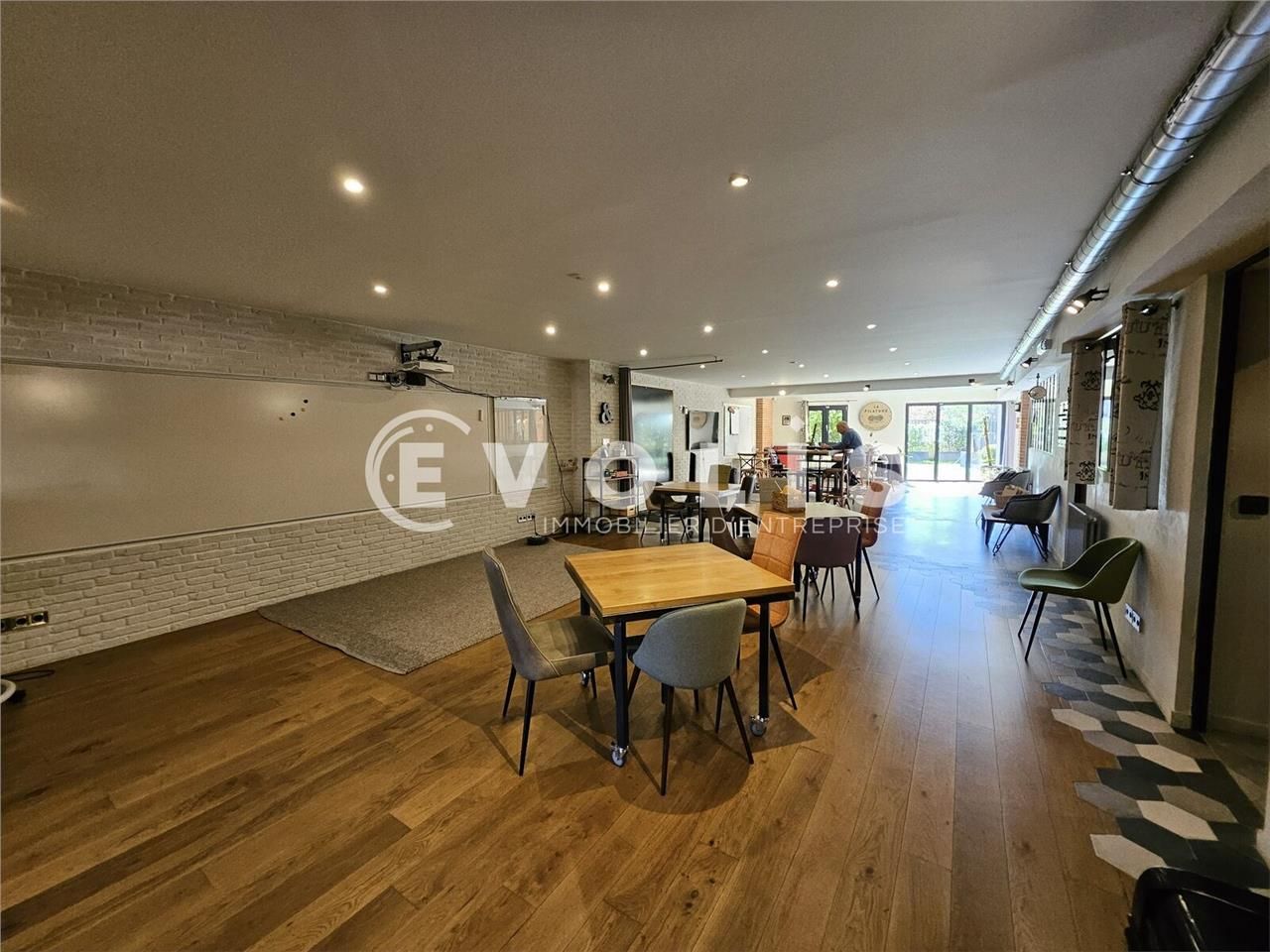 À Clamart, à deux pas du tramway T6 « Soleil Leva