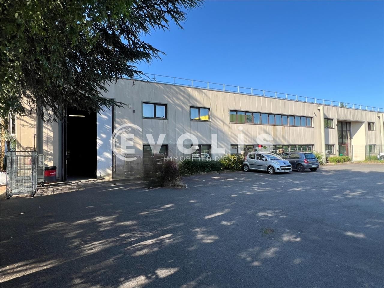 À proximité immédiate de la Francilienne (N104) e