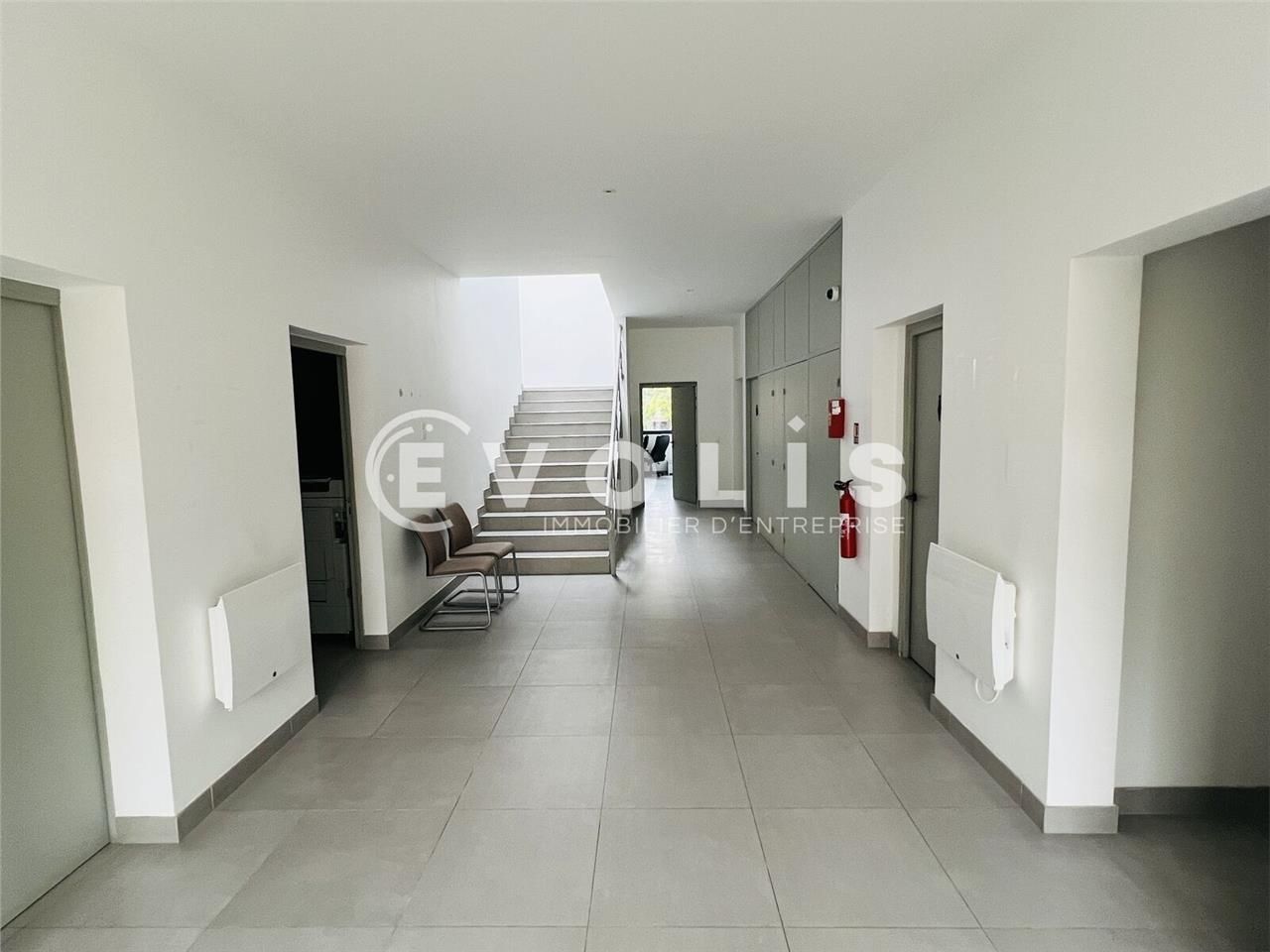 Situé au coeur de la Cité Descartes, à proximité 