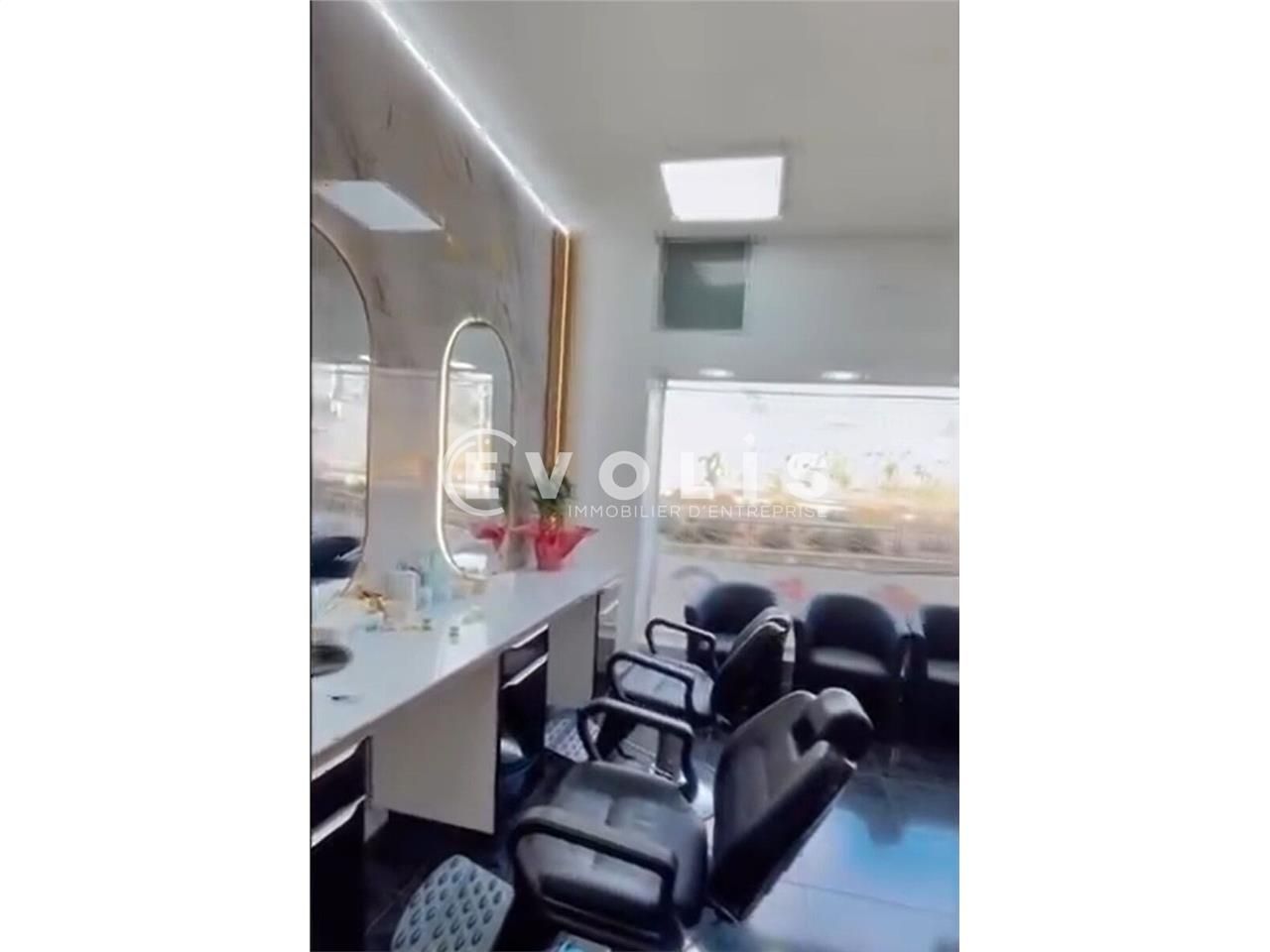 Situé à POISSY, à 7 minutes à pied de la gare, no