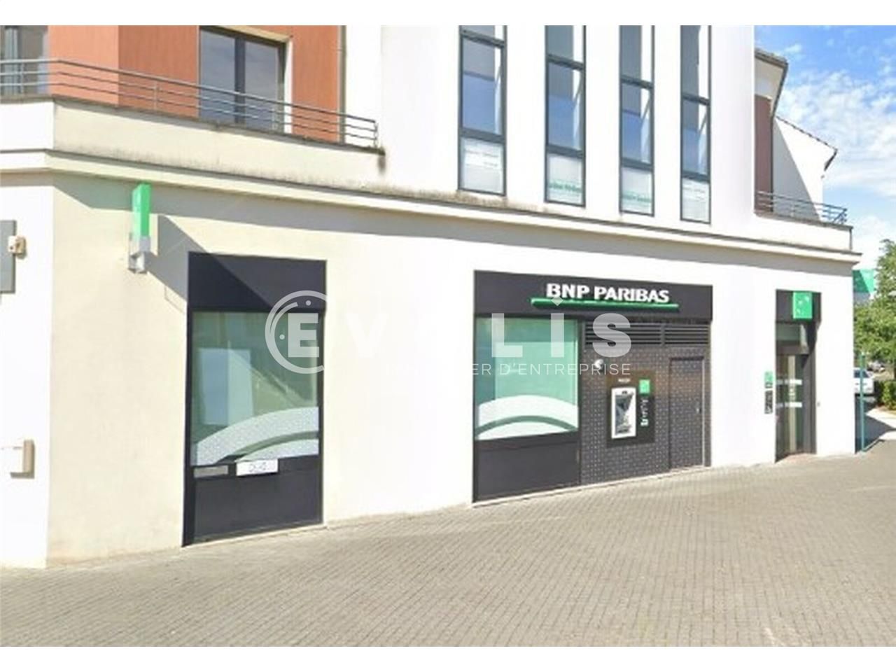 Situé à CHANTELOUP EN BRIE (77), en angle de rue,