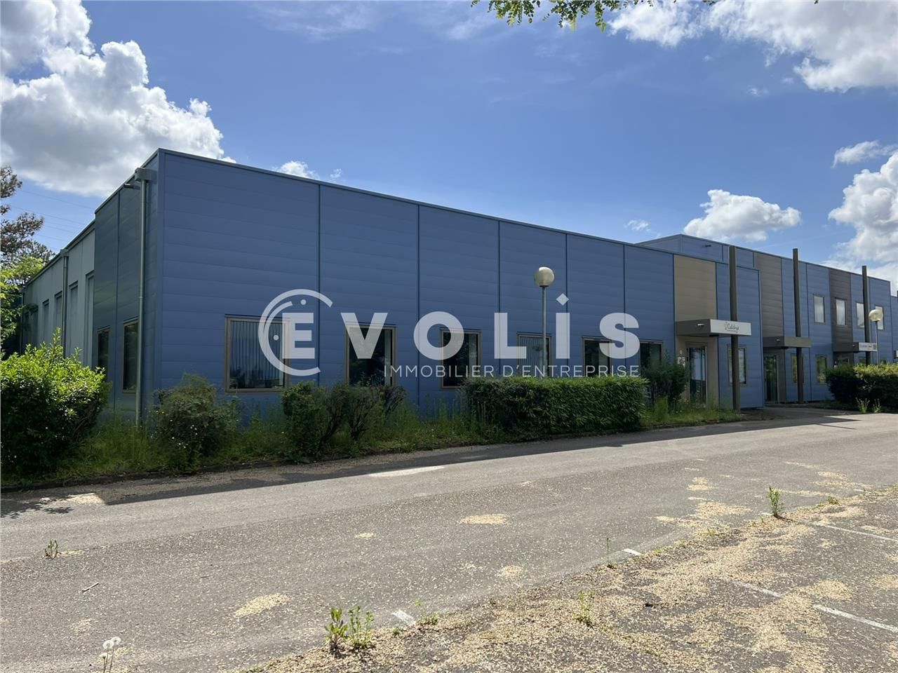 Locaux d'activité à louer à Blyes, proposés par E