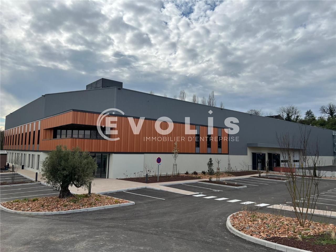 Locaux d'activité à louer à Saint-Laurent-de-Mure