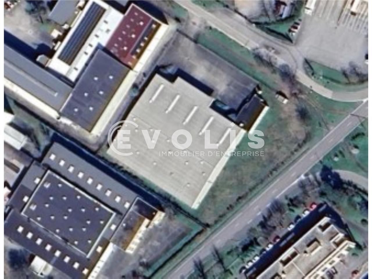 Locaux d'activité de 2 927 m² non divisibles à ve