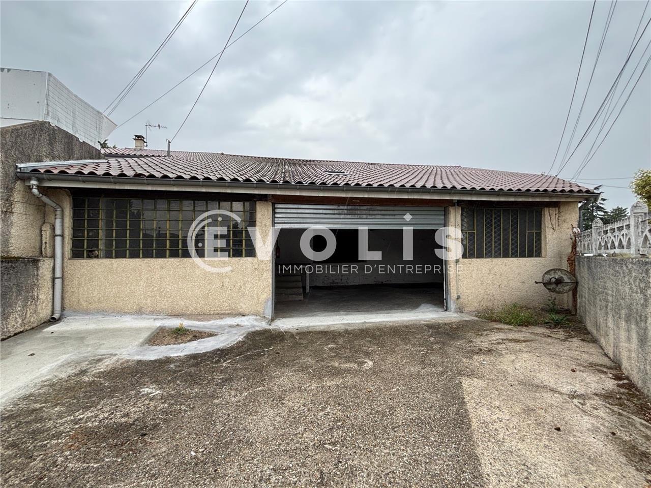 À la recherche de locaux d'activité à CHASSE SUR 