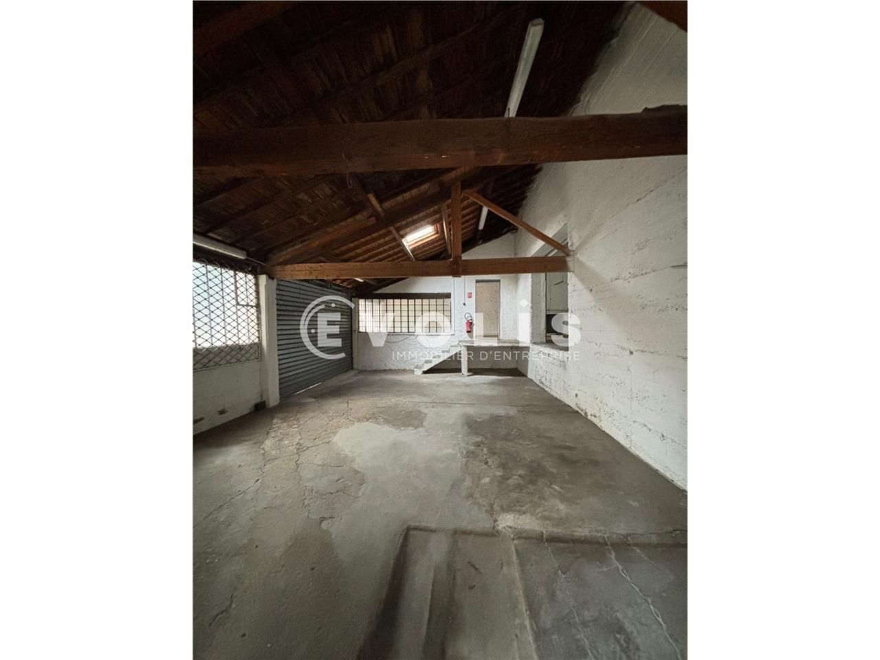 À la recherche de locaux d'activité à CHASSE SUR 