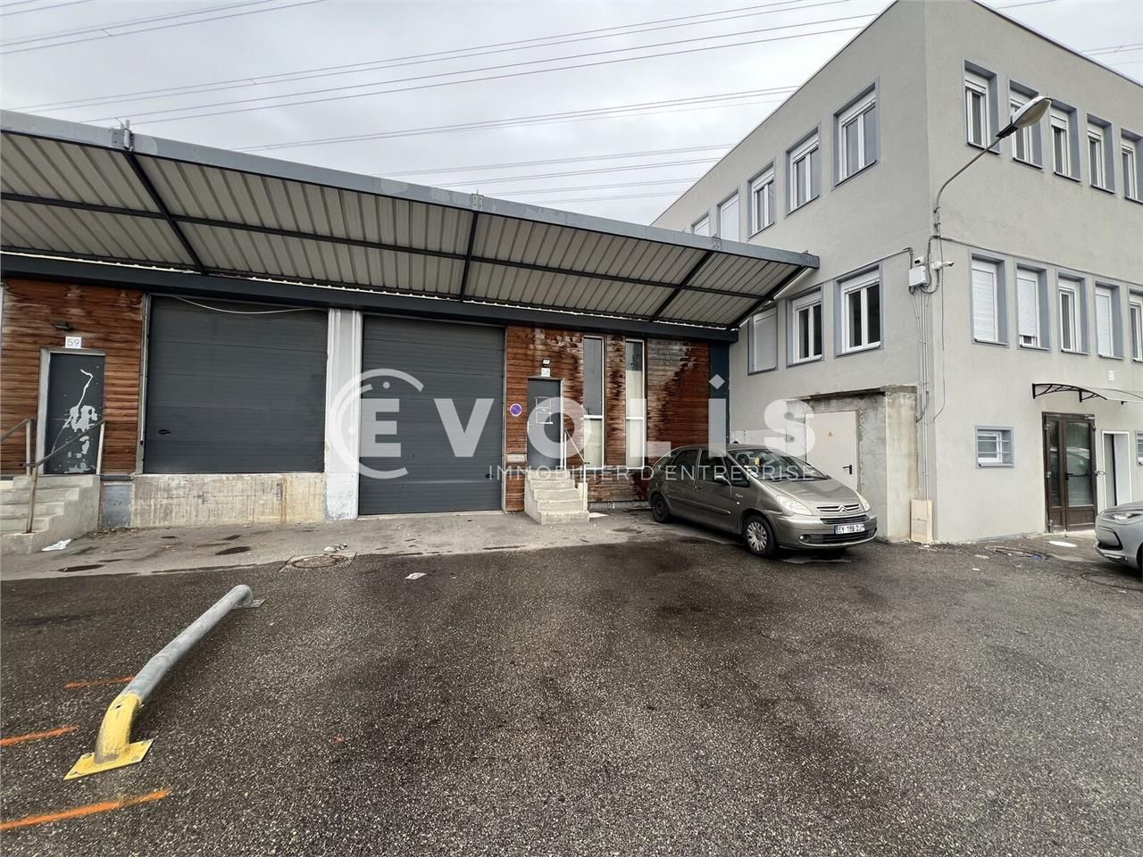 EVOLIS vous propose à la vente un local de 215m² 