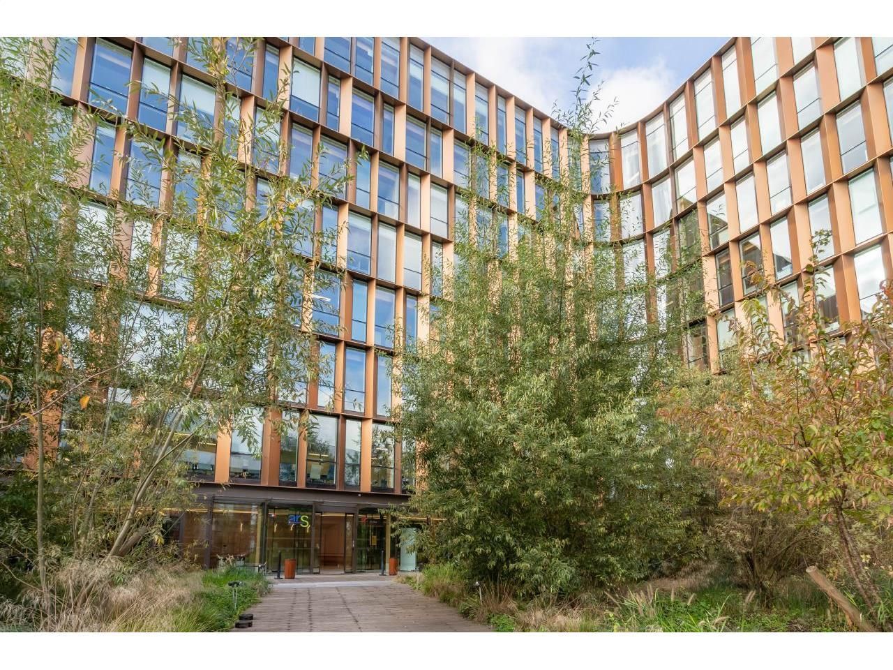 1160 m² pour ce bureaux en location à Saint-denis