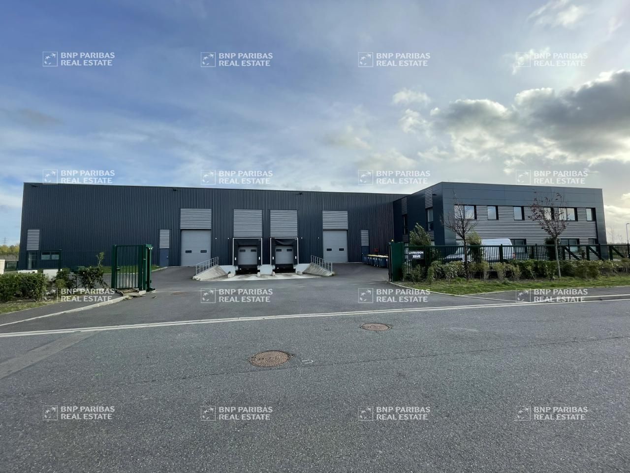 Location Activité 4342 m² divisibles 77127 Lieusaint