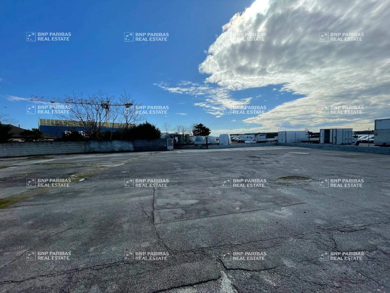 1000 m² pour ce activité en vente à Saint-priest