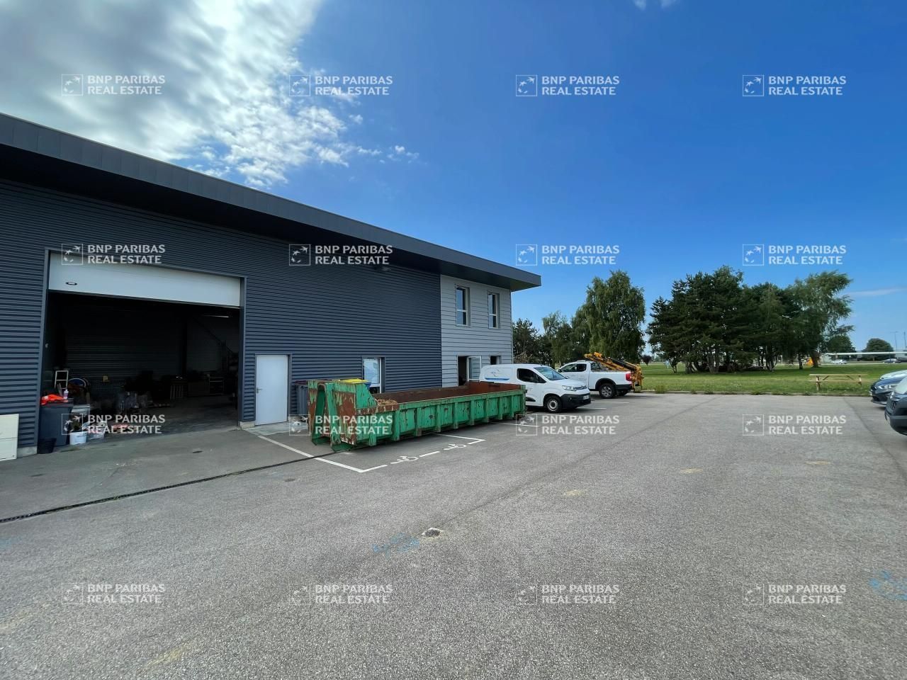 360 m² pour ce activité en location à Boos