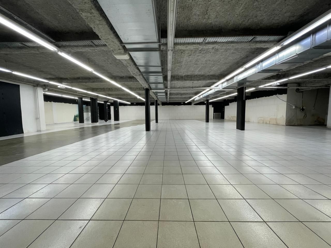 546 m² pour ce local commercial en location à Chaville