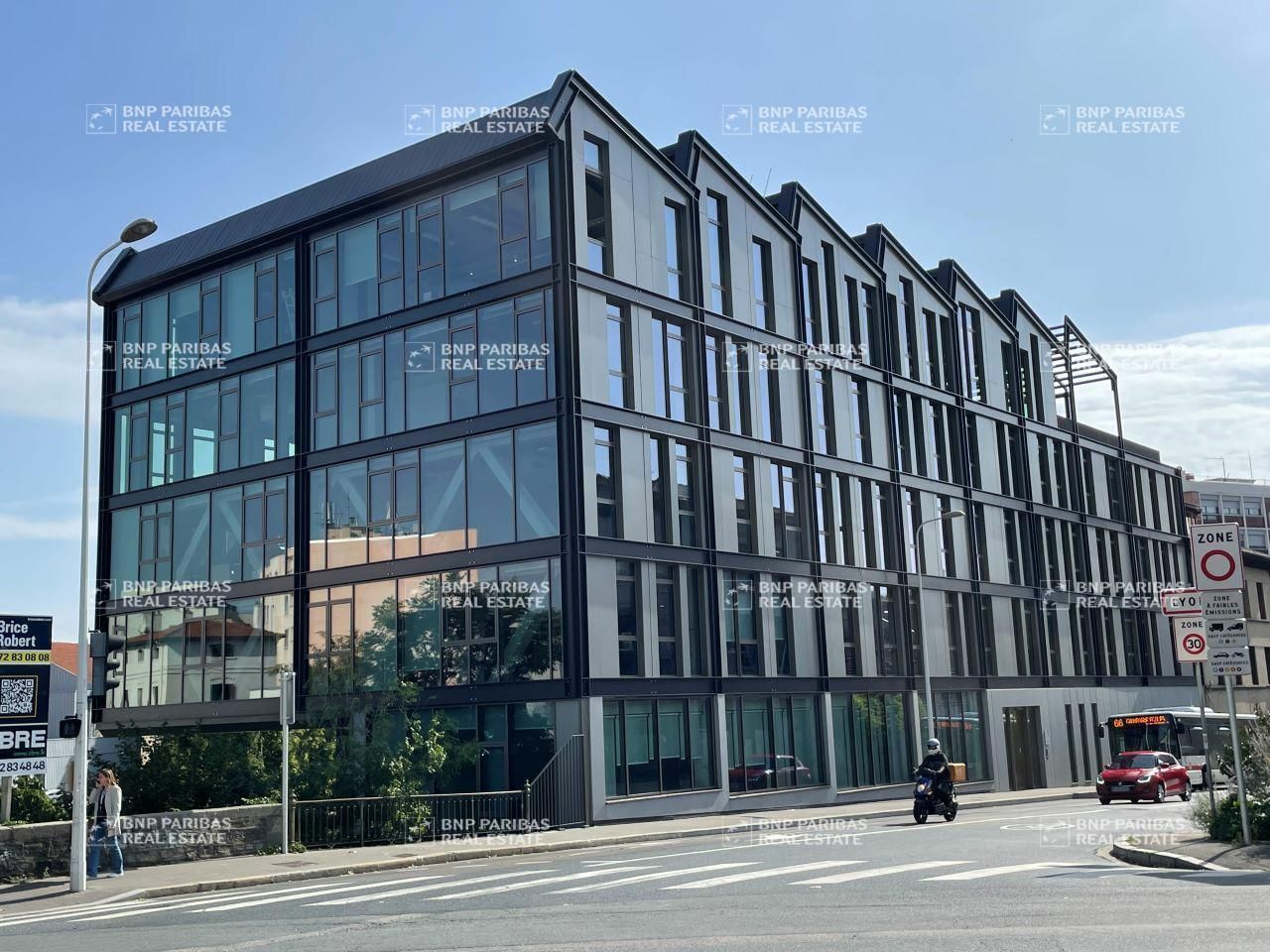 976 m² pour ce bureaux en location à Lyon