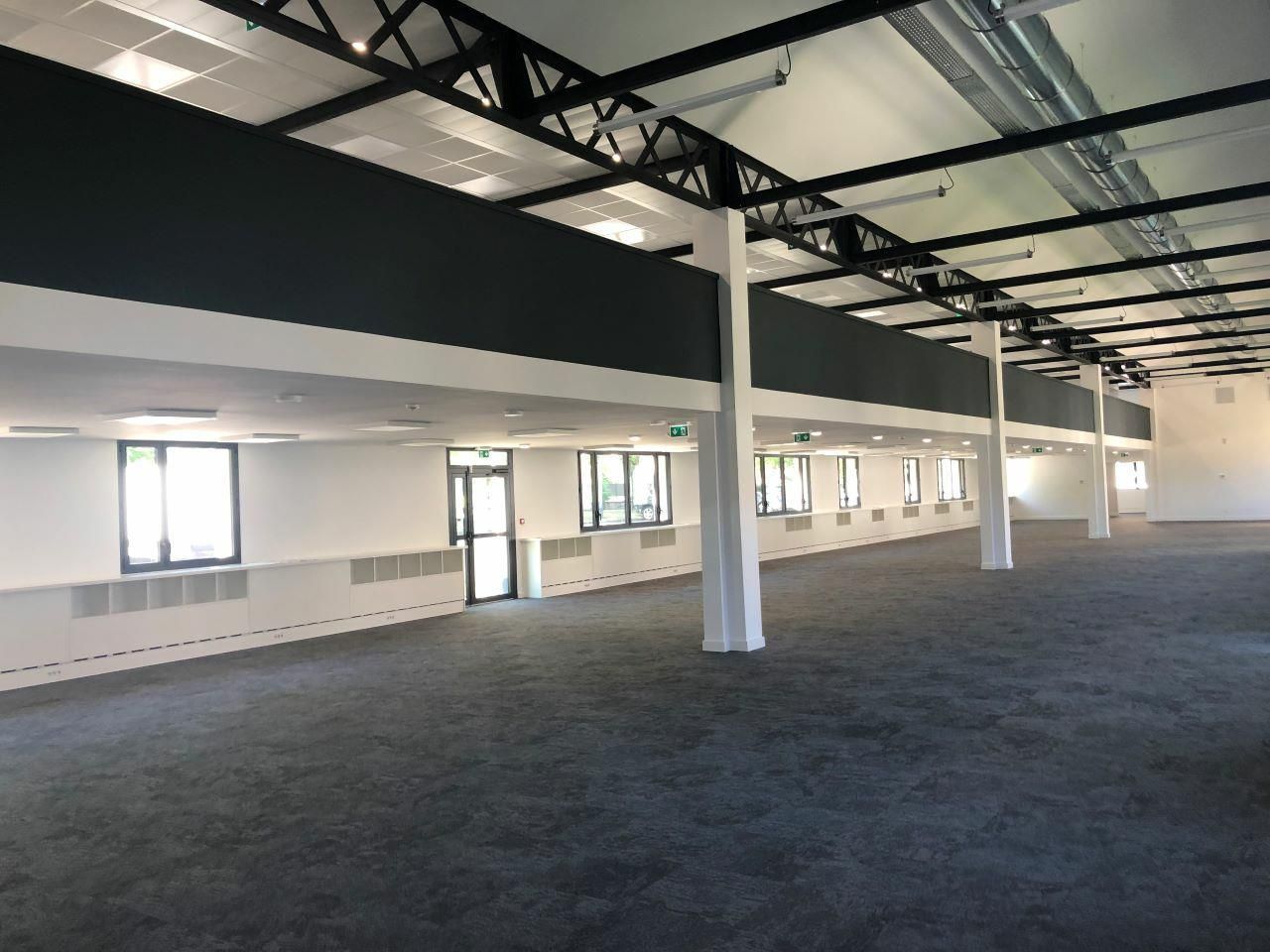 1699.7 m² pour ce activité en location à Vénissieux