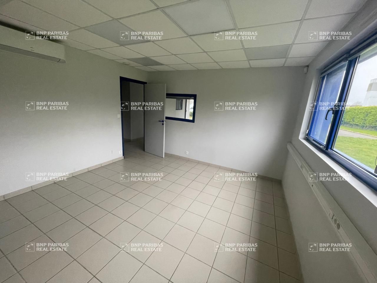 671 m² pour ce activité en vente à Crevin