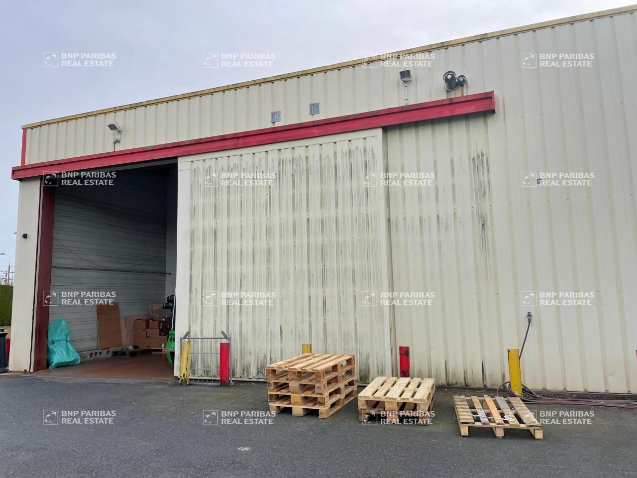 1250 m² pour ce activité en location à Olivet