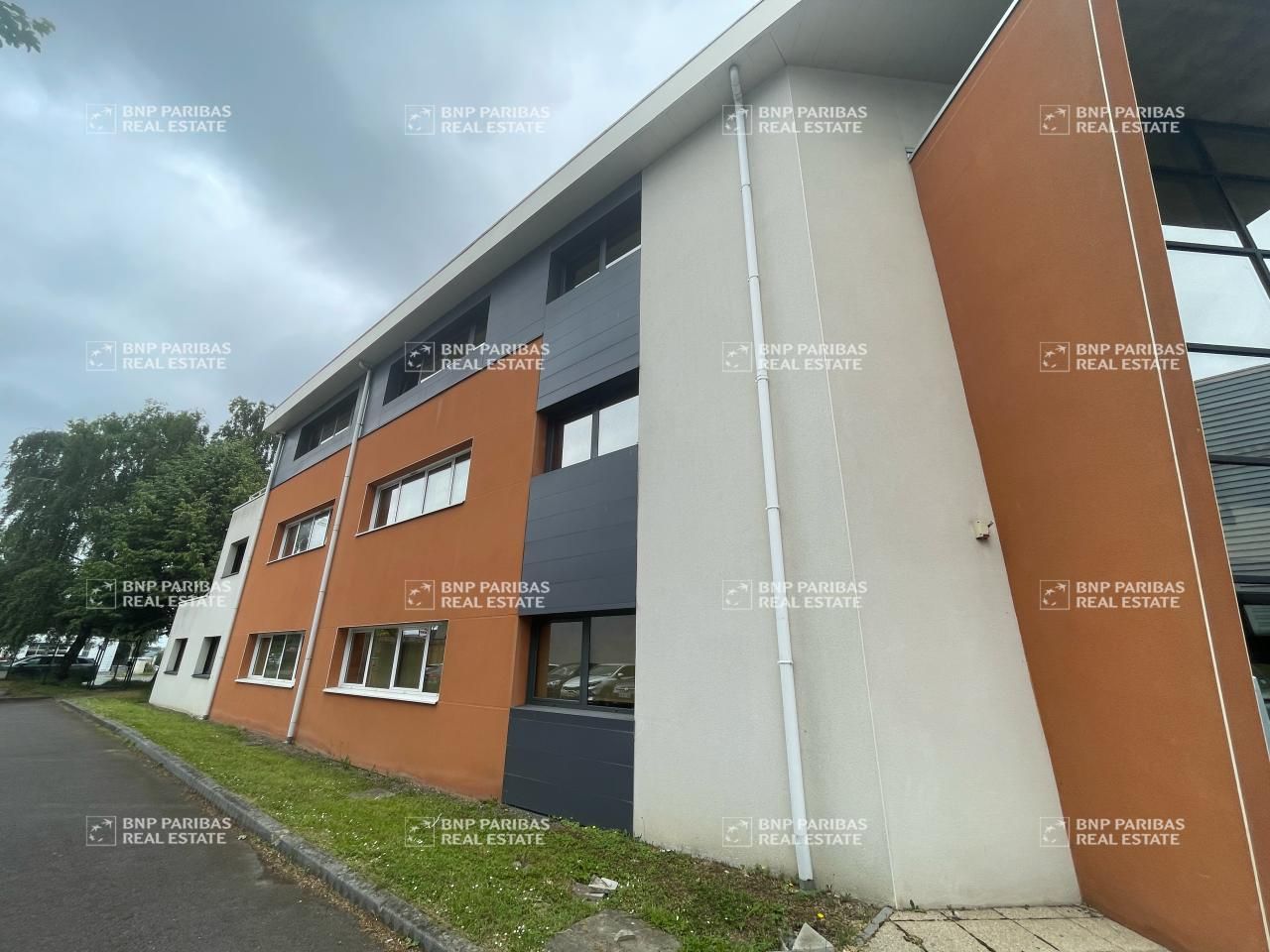Location Bureaux 370 m² non divisibles 35760 Saint gregoire
