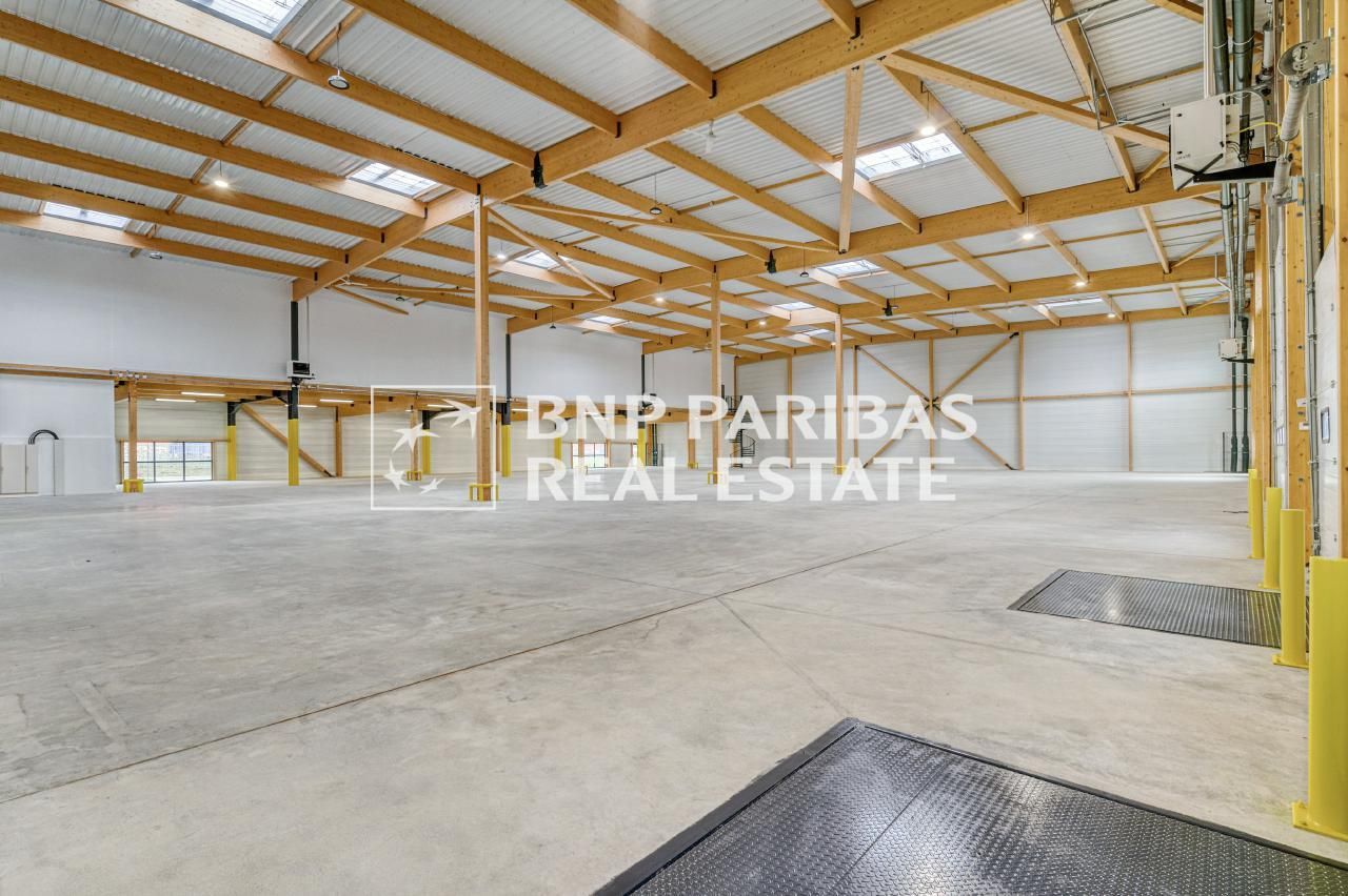 4635 m² pour ce pme-pmi en location à Louvres