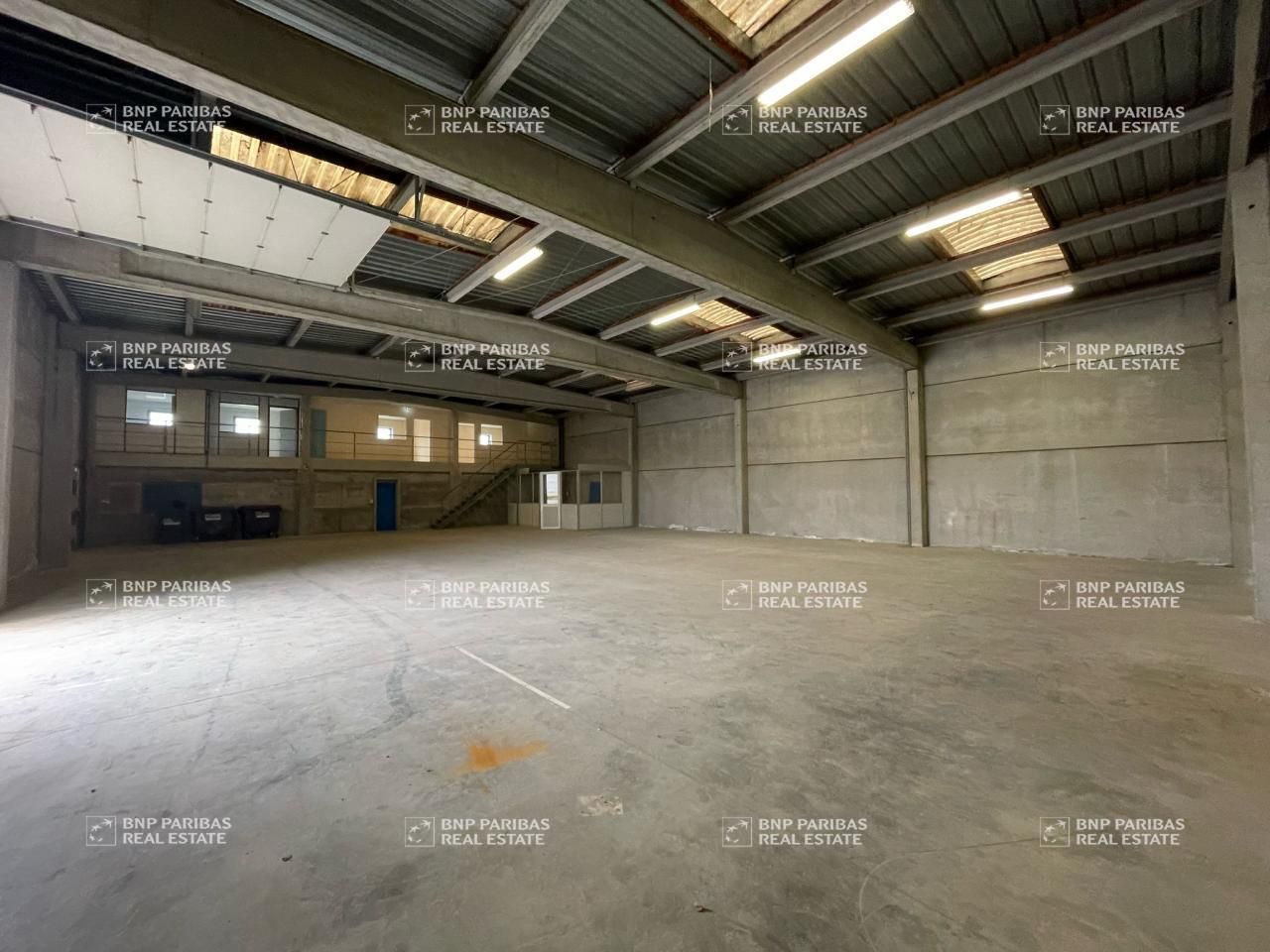 700 m² pour ce activité en location à Carvin