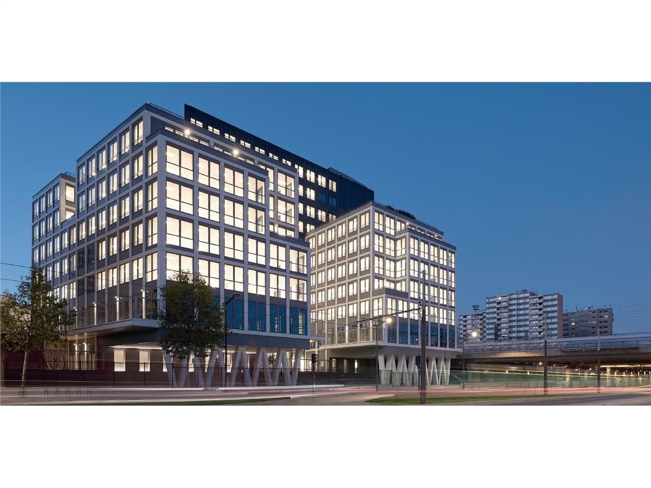 21016 m² pour ce bureaux en location à Paris