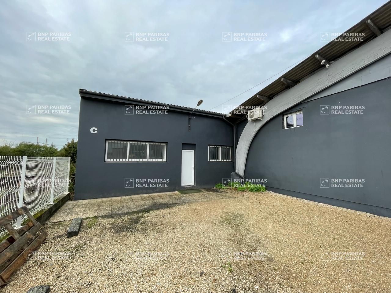 Location Activité 560 m² non divisibles 21600 Longvic