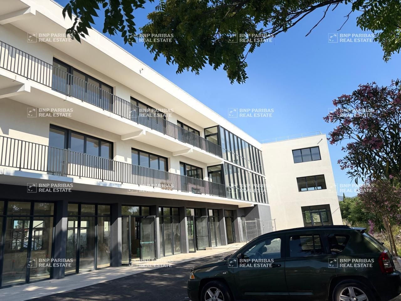 1320 m² pour ce bureaux en location à Aubagne