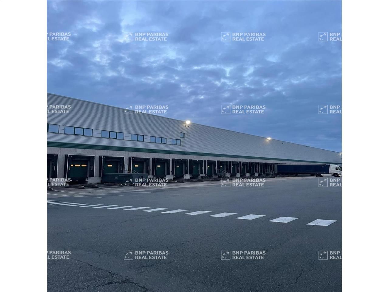26719 m² pour cetentrepôts classe a en location à Chécy