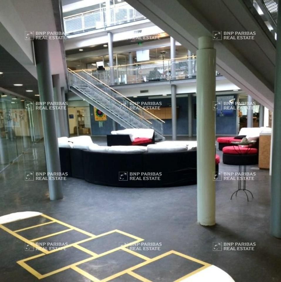 7570 m² pour cetentrepôts classe a en location à Saint-cyr-sur-loire