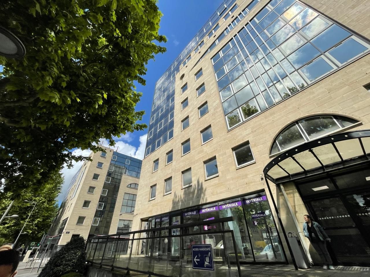 375 m² pour ce bureaux en location à Bordeaux