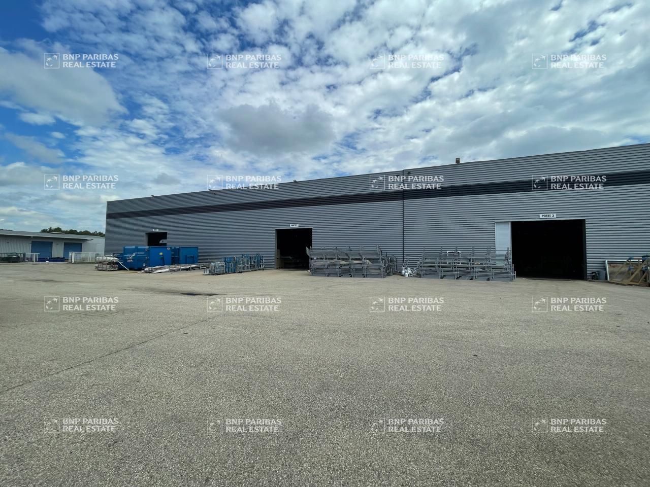 8831 m² pour ce activité en vente à Mornant