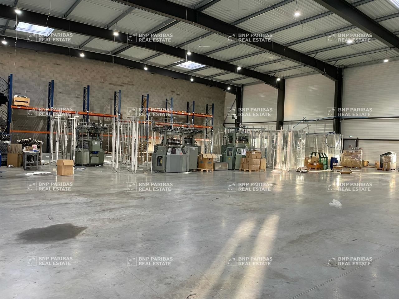 1816 m² pour ce activité en location à Dagneux