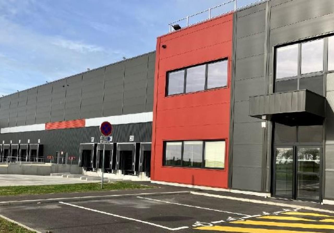 20844 m² pour cetentrepôts classe a en location à Harnes