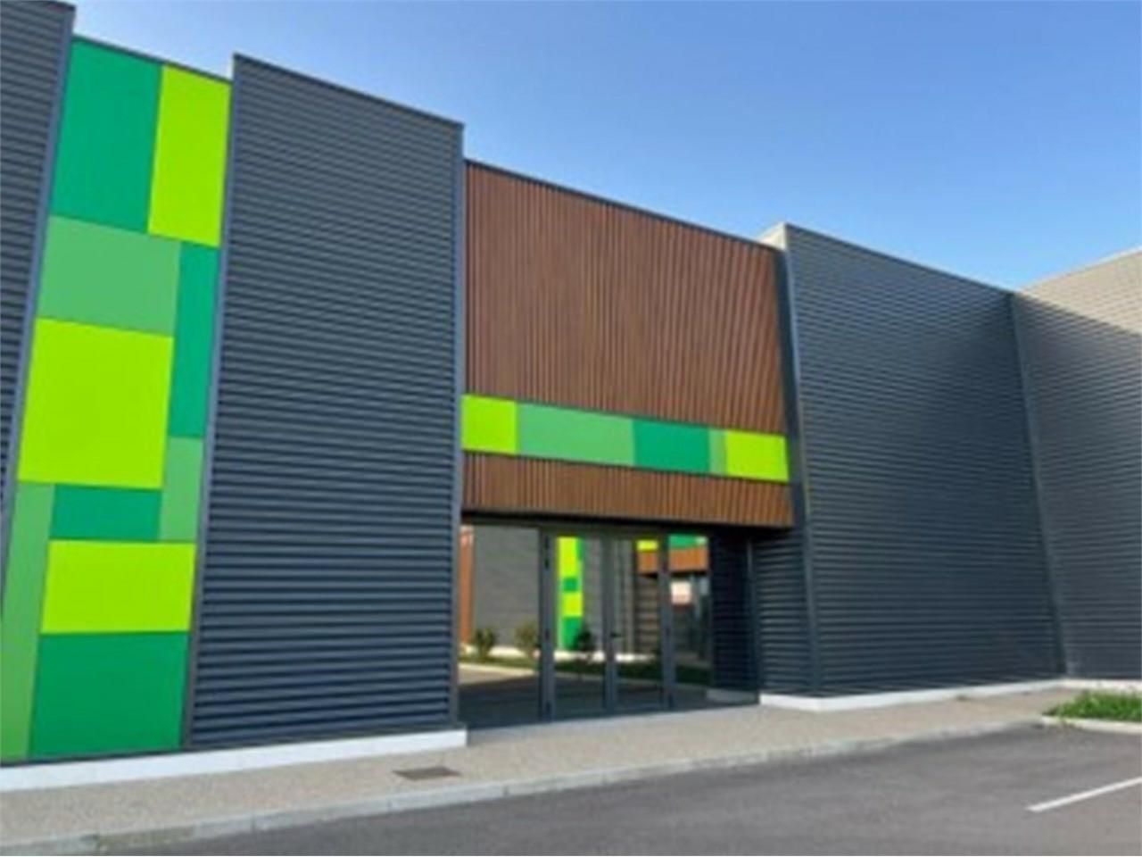 381 m² pour ce activité en location à Anse