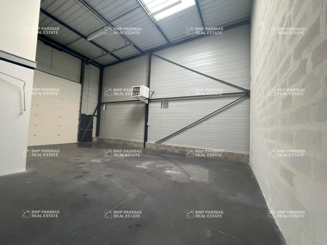 300 m² pour ce activité en location à Saint fons