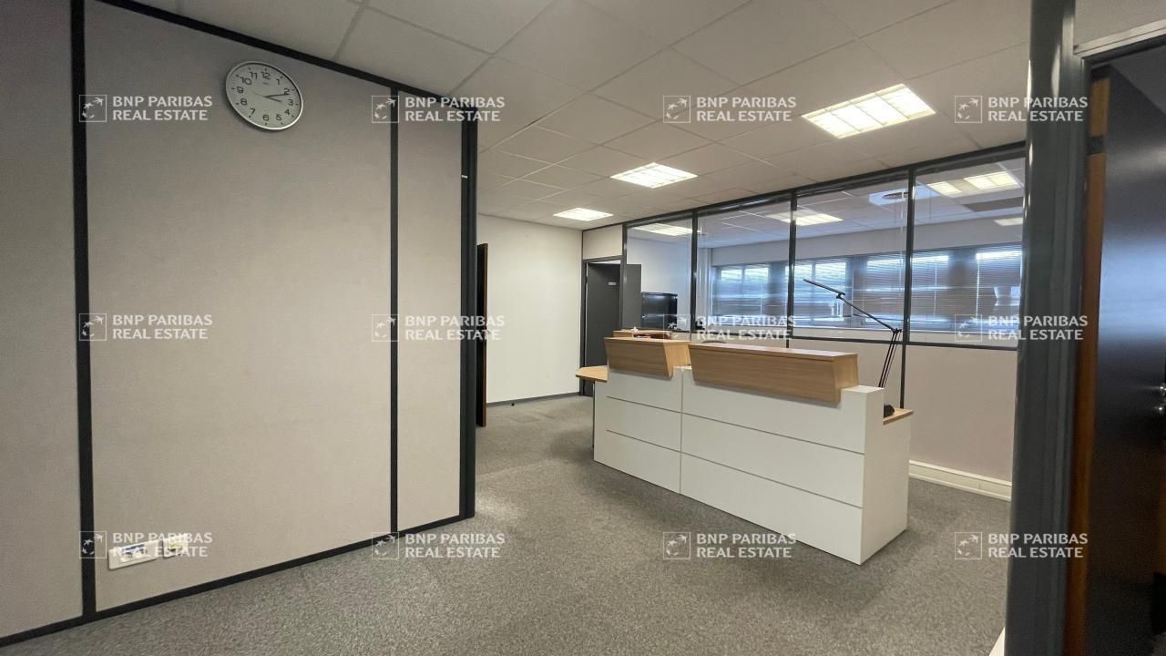 805 m² pour ce bureaux en location à Rousset