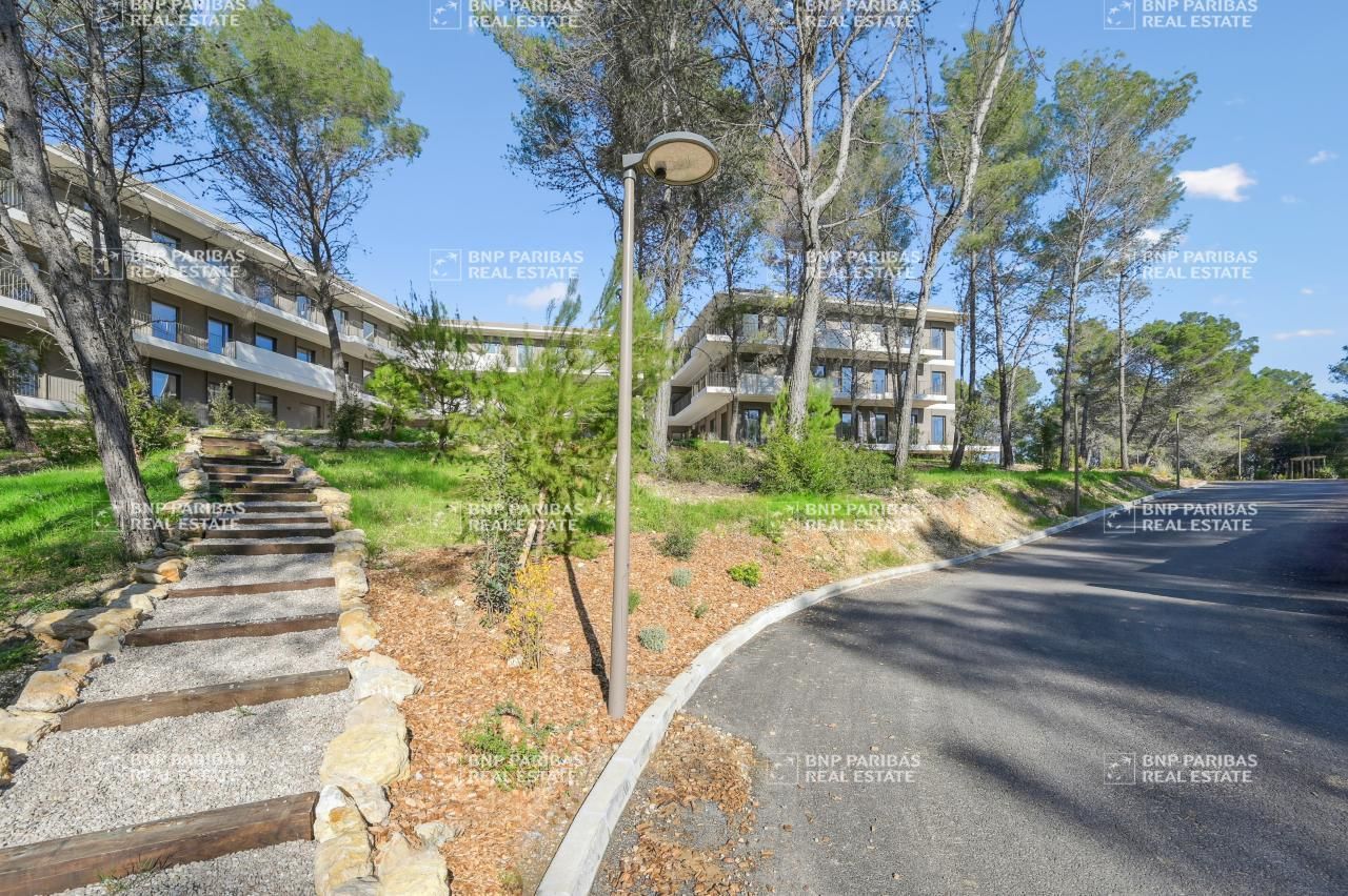Location Bureaux 10424.85 m² divisibles 06560 Sophia antipolis