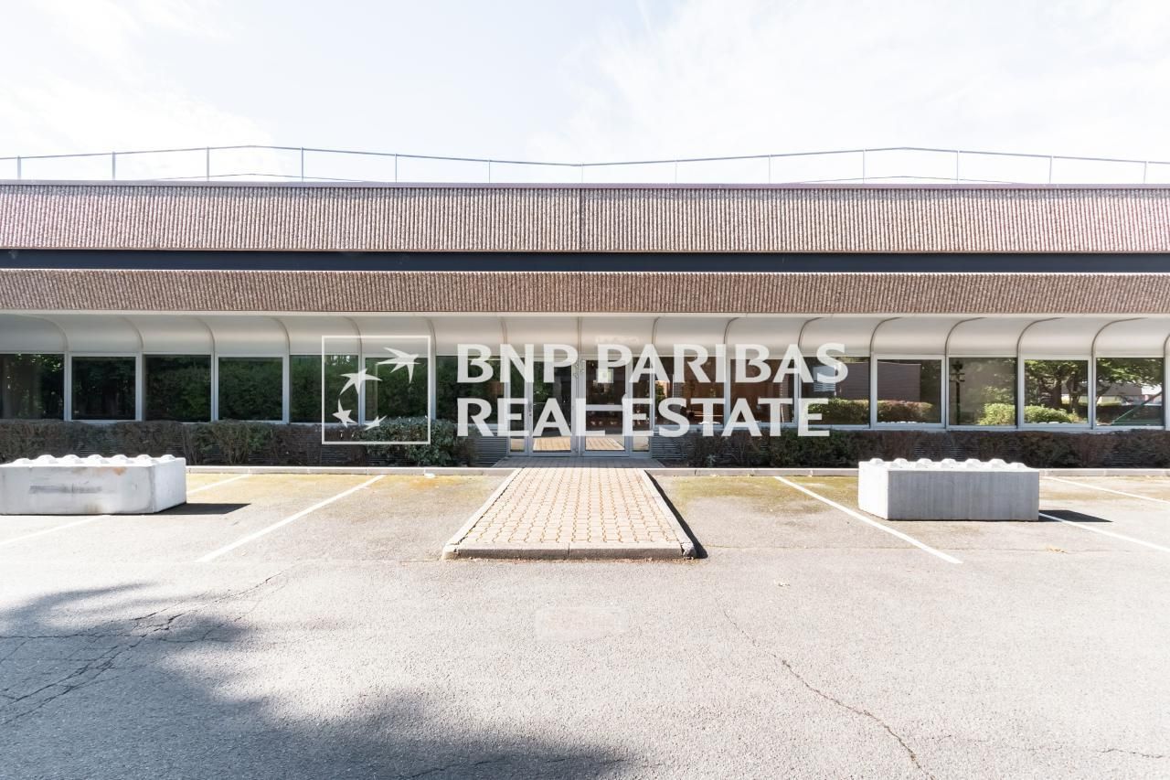 Location PME-PMI 857 m² divisibles 78190 Trappes