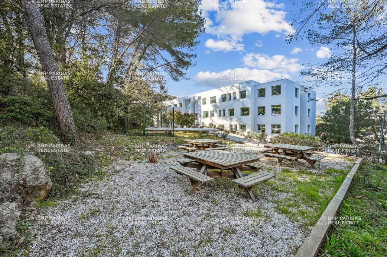 2104.5 m² pour ce bureaux en location à Biot