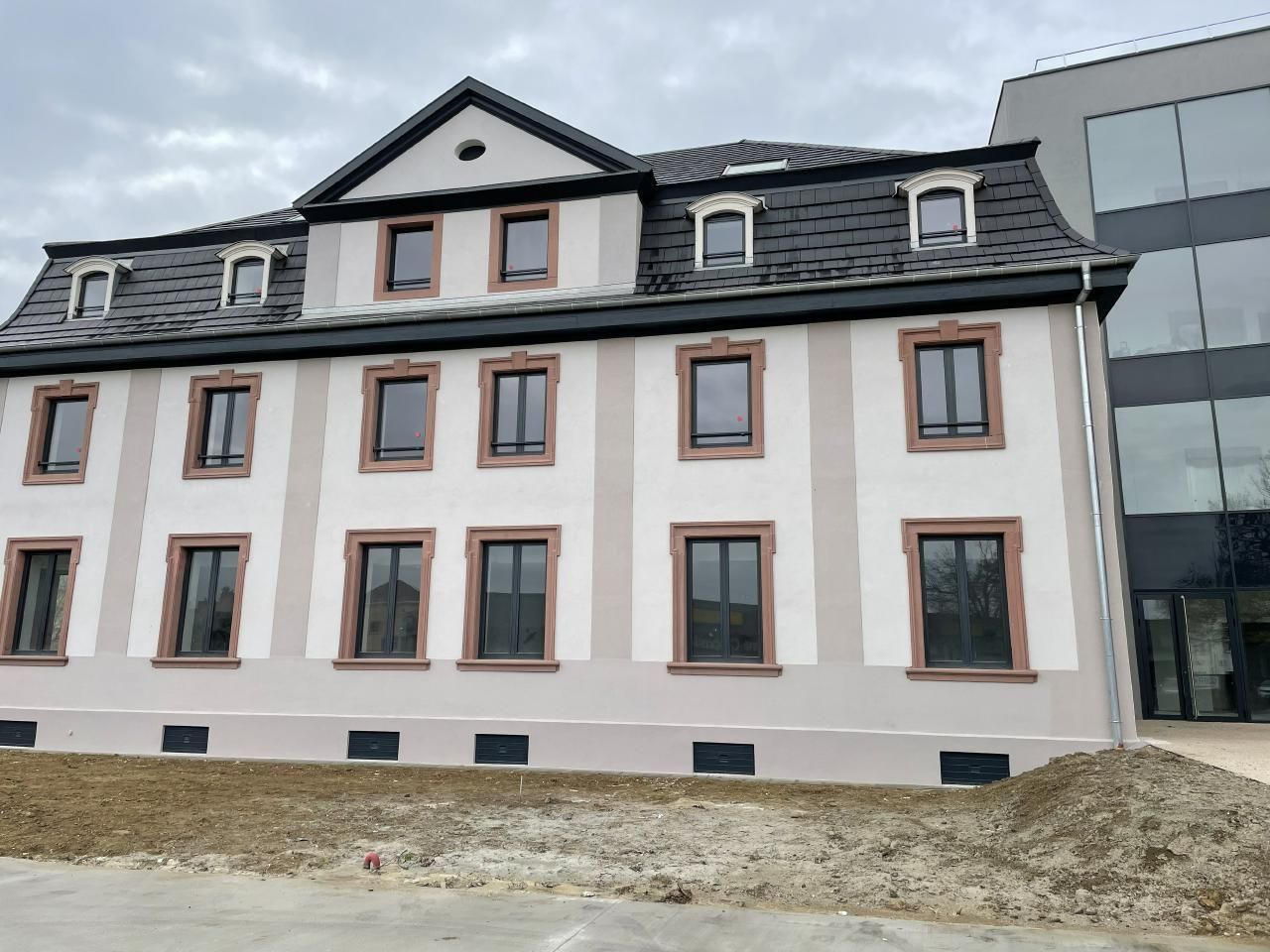 1816 m² pour ce bureaux en location à Saint-louis