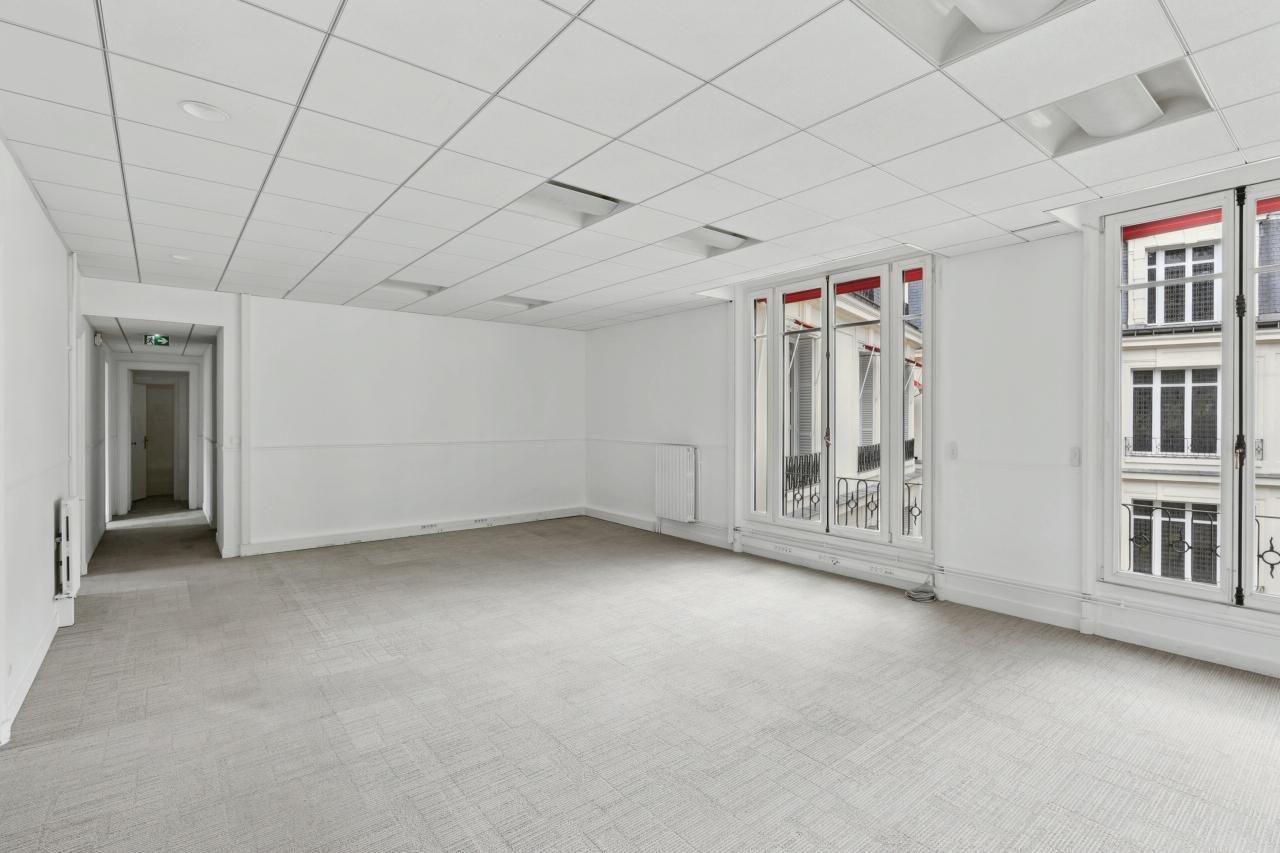 1921 m² pour ce bureaux en location à Paris