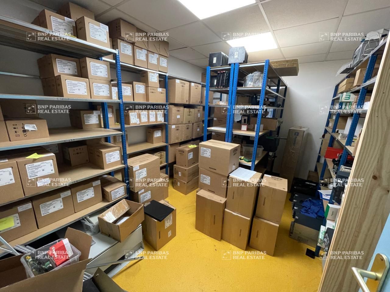 360 m² pour ce activité en location à Breteil