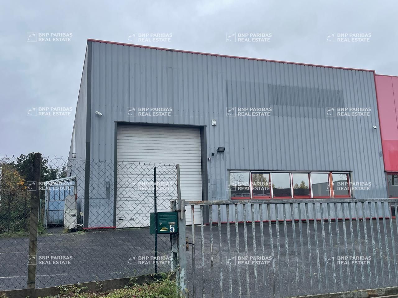 Location Activité 300 m² non divisibles 45800 Saint jean de braye