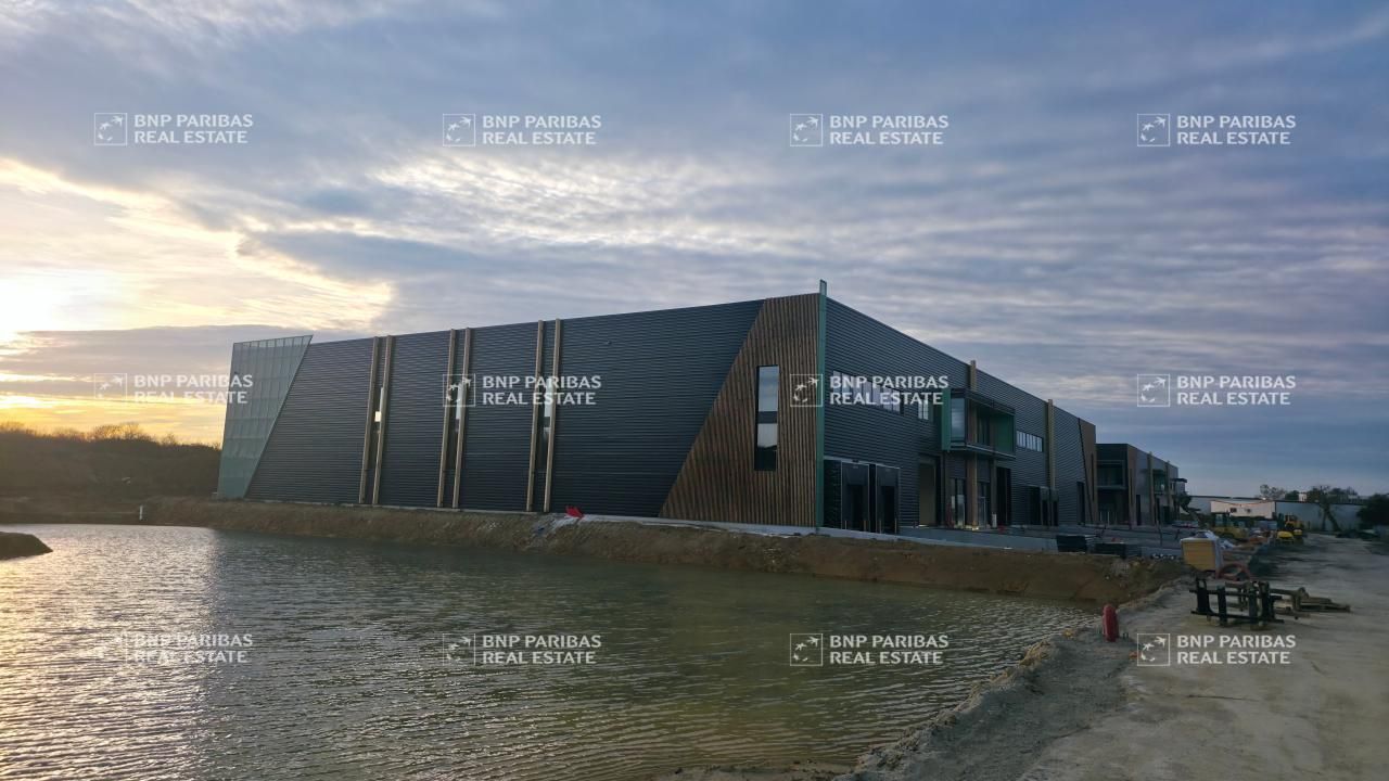 4270.69 m² pour ce pme-pmi en location à La queue-en-brie