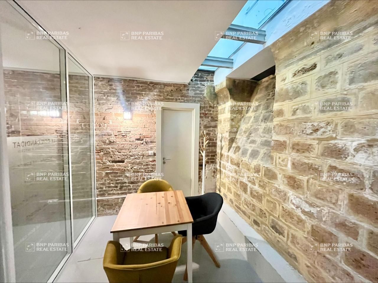 154 m² pour ce bureaux en location à Paris