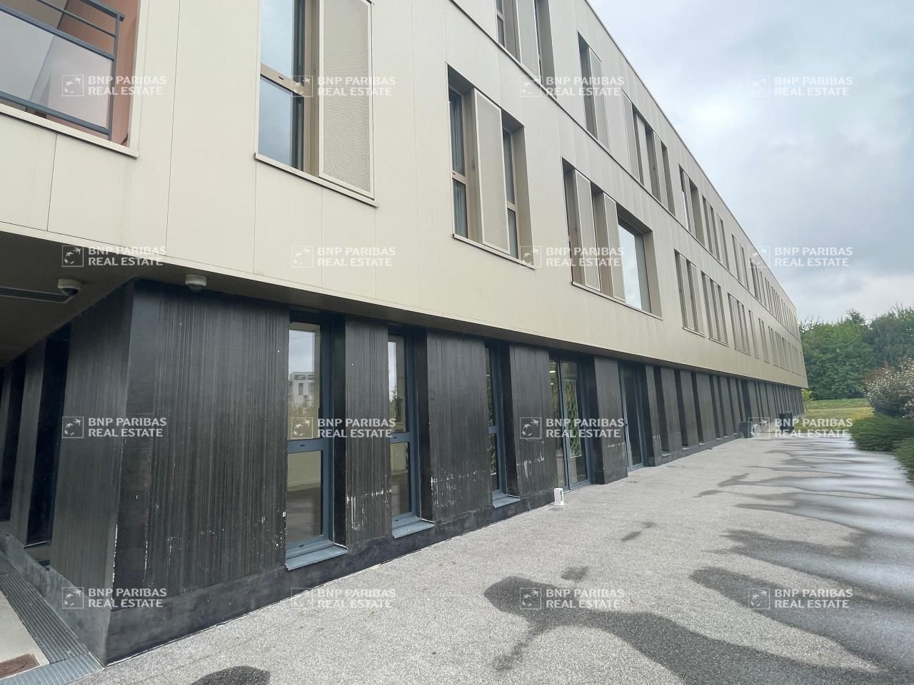 2400 m² pour ce bureaux en location à Saint gregoire