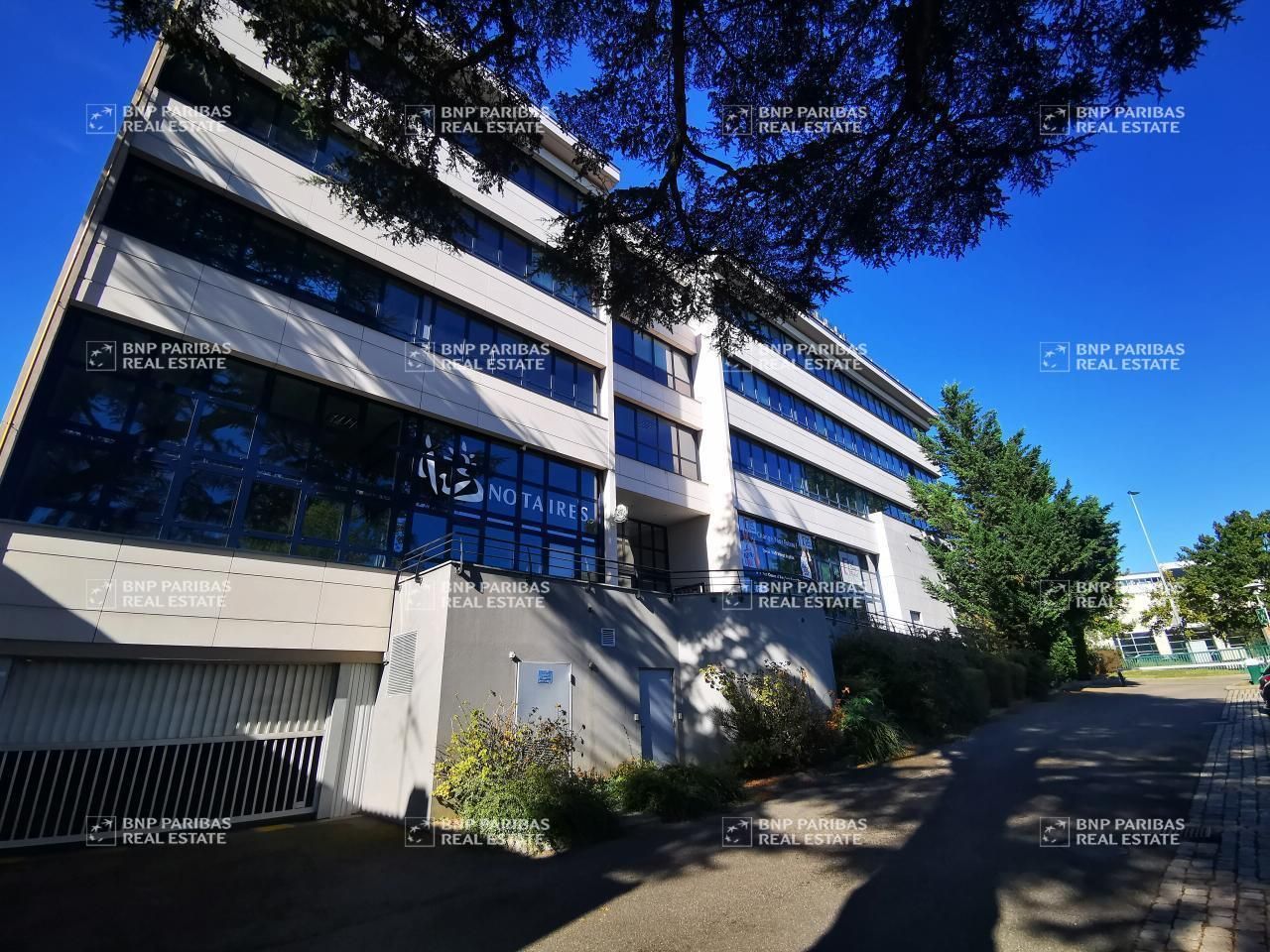 1354 m² pour ce bureaux en location à Écully