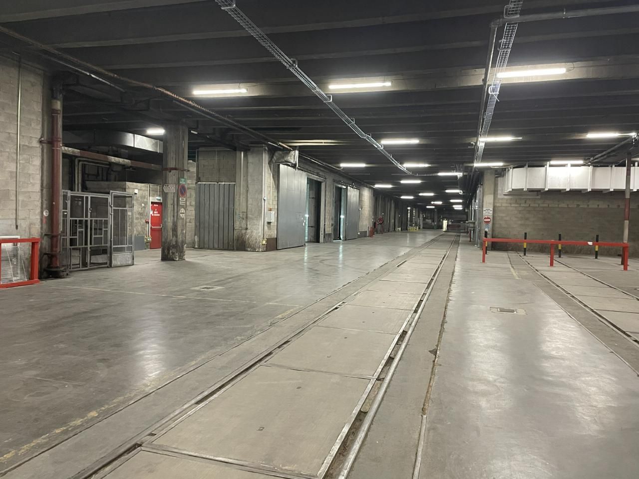 1277 m² pour cetentrepôts classe a en location à Paris